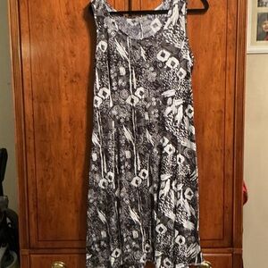 Black & White Abstract Print Sleeveless Maxi Dress
